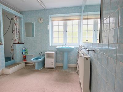 SHOWER ROOM